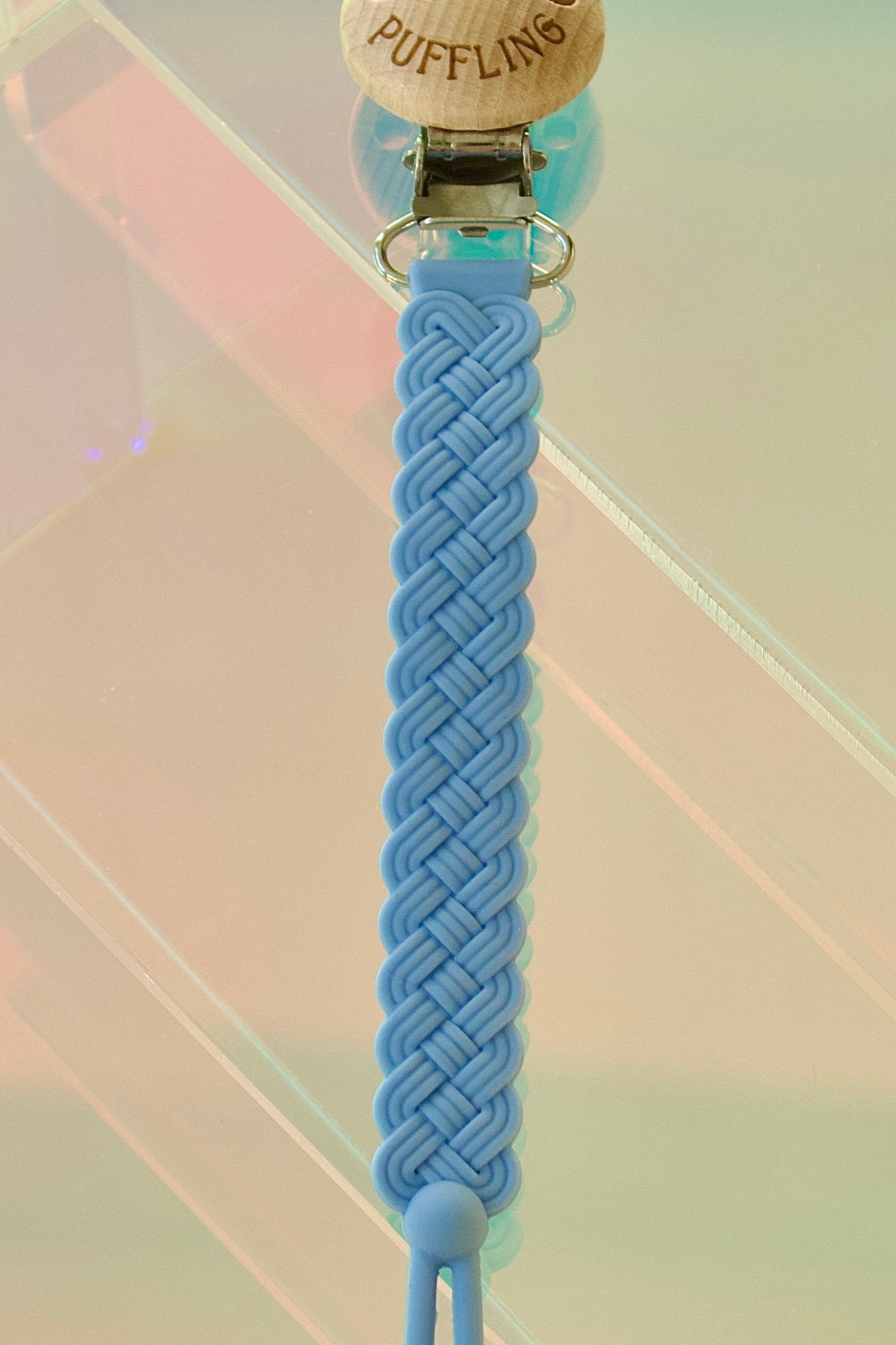 Puffling Woven Anti-drop Pacifier Clip, mushie pacifier clip, dummy clip, binky clip, silicone pacifier clip, blue cerulean color, closeup