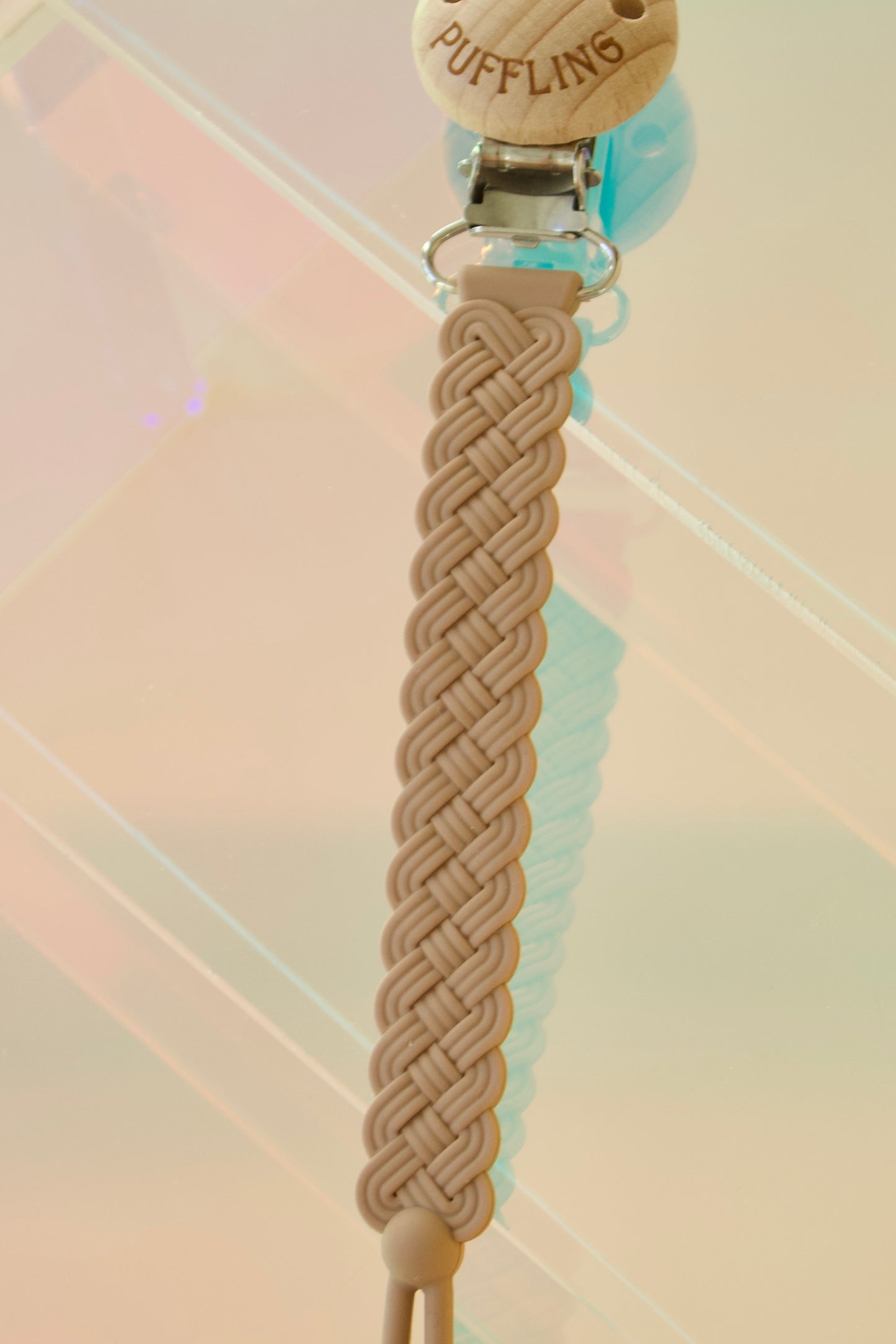 Puffling Woven Anti-drop Pacifier Clip, mushie pacifier clip, dummy clip, binky clip, silicone pacifier clip, clay brown color, closeup