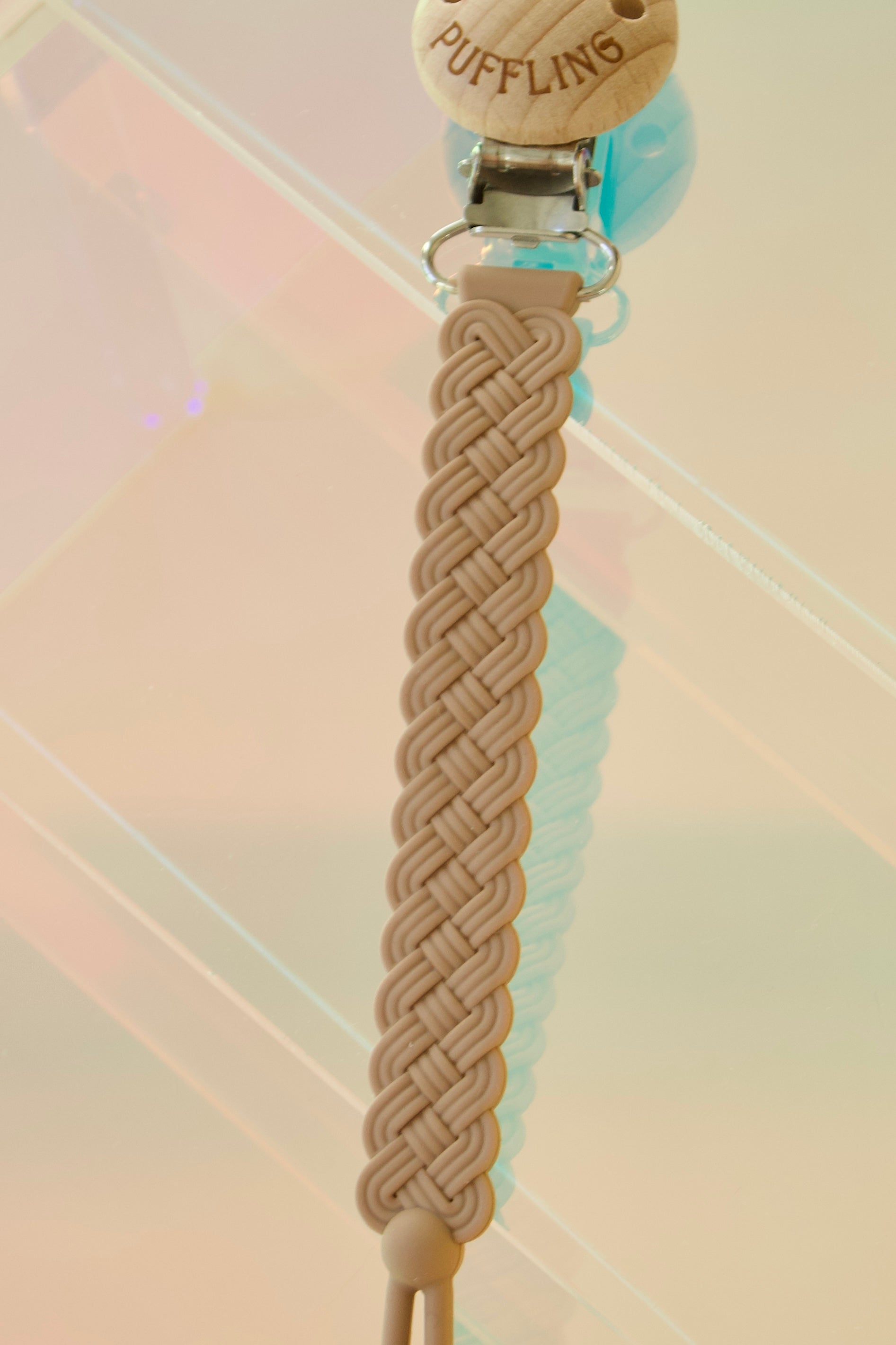 Puffling Woven Anti-drop Pacifier Clip, mushie pacifier clip, dummy clip, binky clip, silicone pacifier clip, clay brown color, closeup