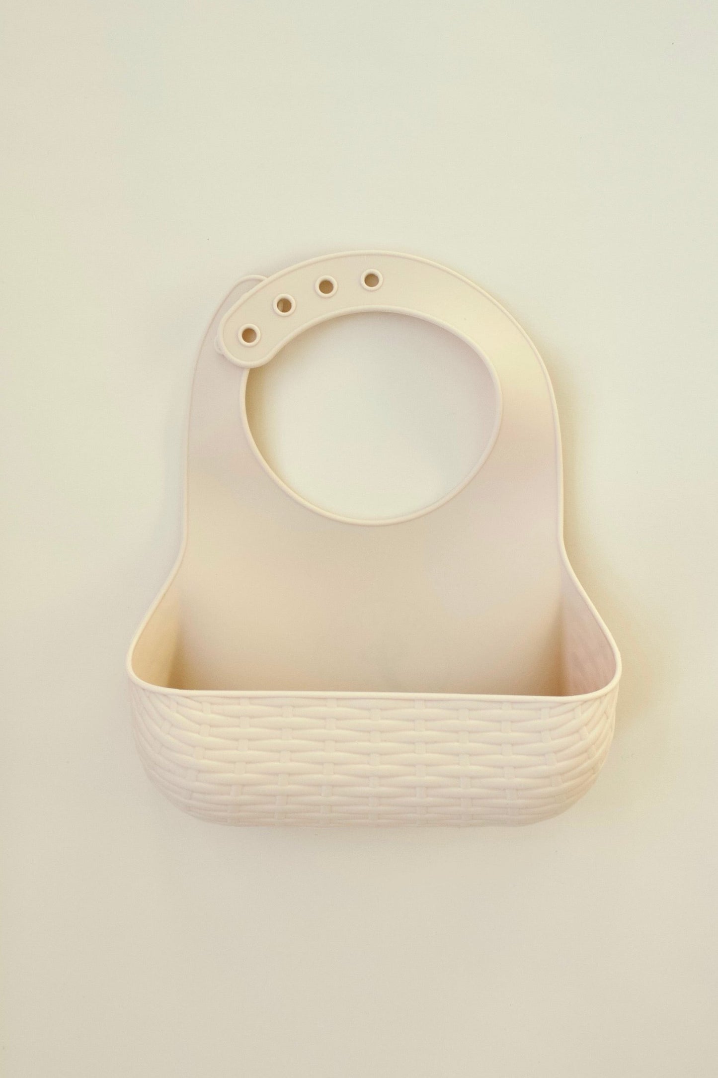 Puffling The picnic Bib, vanilla cream white color, silicone baby bib, toddler bib, food catcher bib, mushie bib, baby mealtime, toddler mealtime, above view