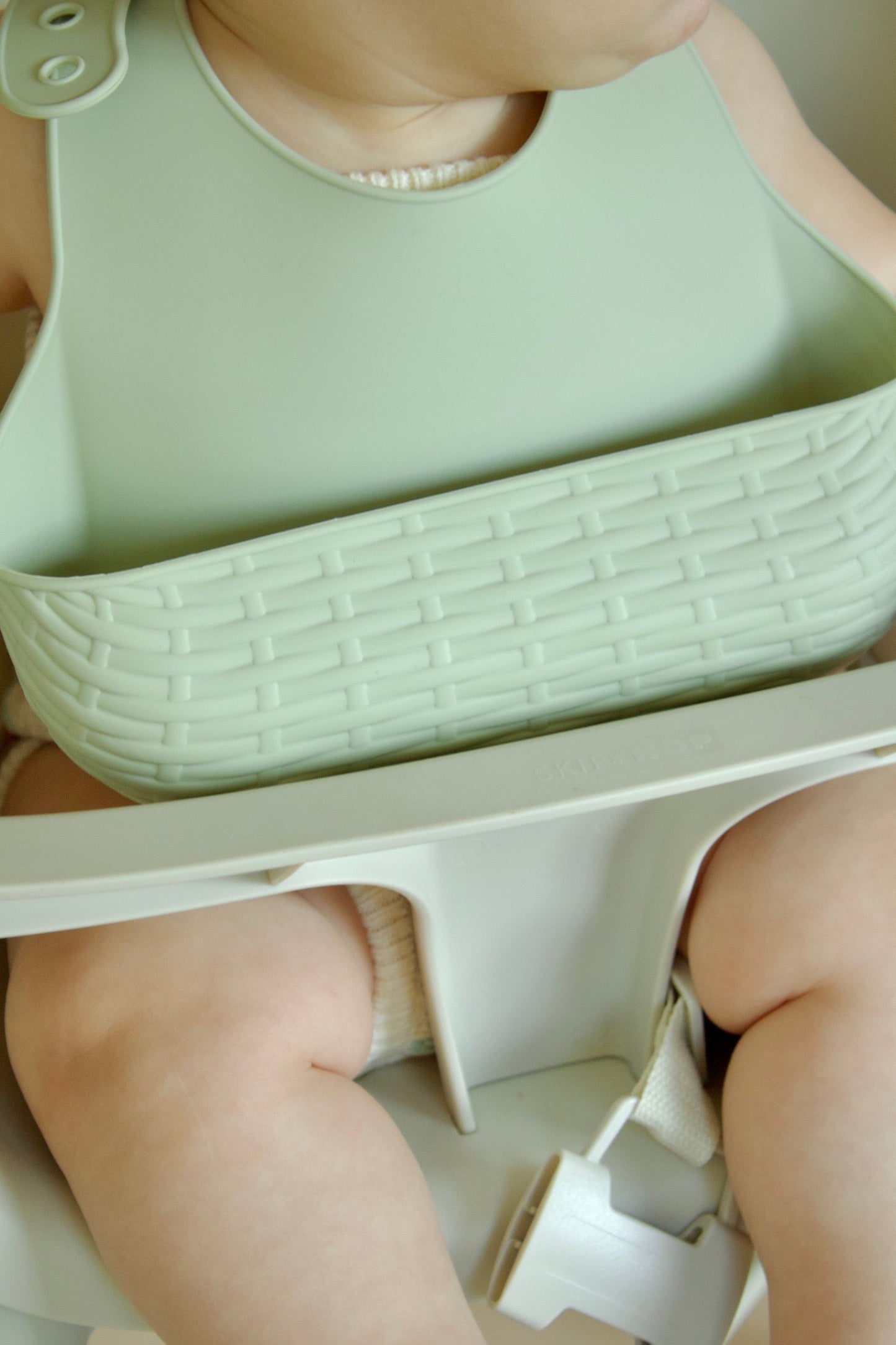 Puffling The picnic Bib, matcha green color, silicone baby bib, toddler bib, food catcher bib, mushie bib, baby mealtime, toddler mealtime, on baby neck